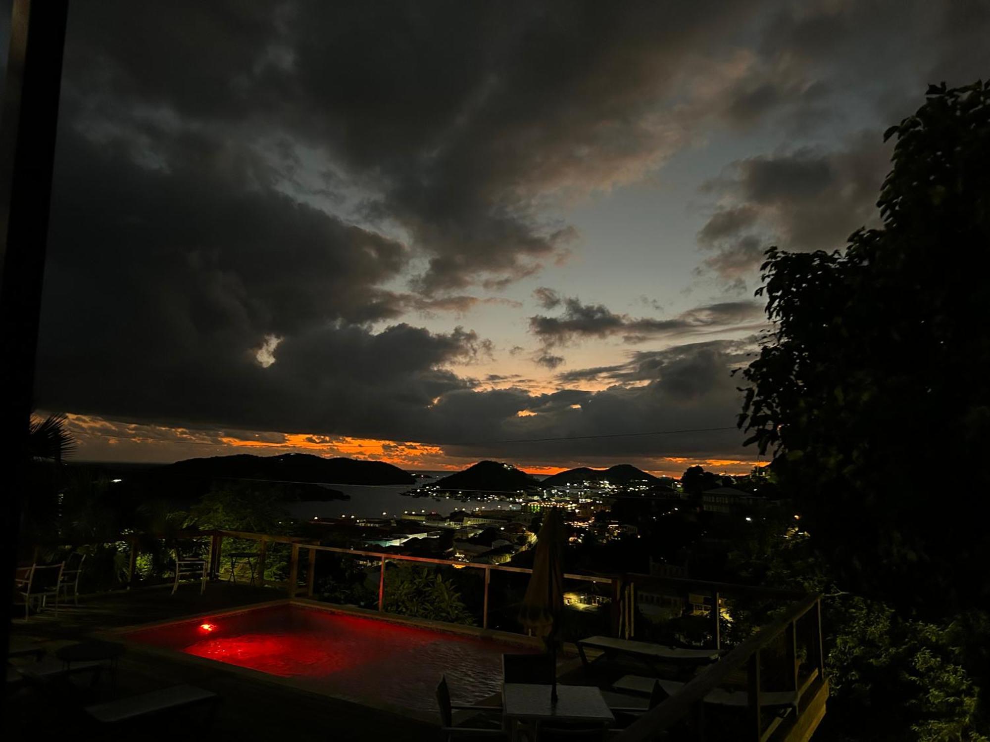 The Green Iguana Hotel Шарлотта-Амалія Екстер'єр фото